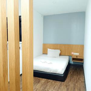 Postel nebo postele na pokoji v ubytování Rg Hotel Ayer Hitam + 5 fotografií