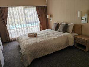 Postel nebo postele na pokoji v ubytování Aparthotel Waldinger Skopje