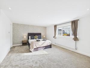 a bedroom with a bed and a window at Central Guest Room - En-Suite Parking in Birmingham
