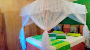 Voodi või voodid majutusasutuse Sigiri Aliya Tree house toas