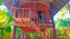 Rõdu või terrass majutusasutuses Sigiri Aliya Tree house