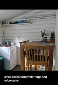 a small kitchen with a table and chairs at Holidays 4 rooms in Gol