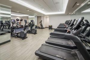 Fitness centrum a/nebo fitness zařízení v ubytování DoubleTree by Hilton Hotel Denver