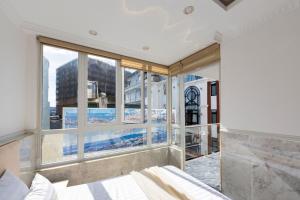 Bazén v ubytování Nghia Lan Hotel nebo v jeho okolí