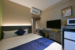 Postel nebo postele na pokoji v ubytování HOTEL R9 Premium Ichikawaekimae + 28 fotografií