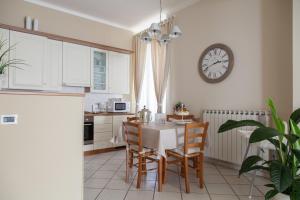 Η κουζίνα ή μικρή κουζίνα στο La Maison Des Anges +10 φωτογραφίες