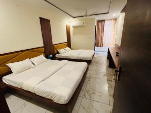 Postel nebo postele na pokoji v ubytování Hotel PRAKASHAM + 37 fotografií