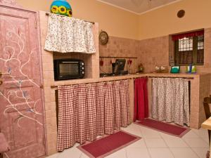 a kitchen with a counter with a microwave and a stove at B&B I Girasoli in Francavilla al Mare