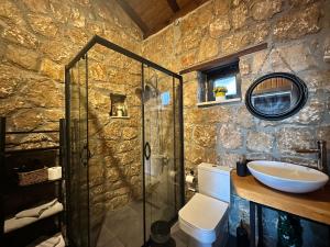 Bathroom sa HillStone Adrasan, A premium Stone House