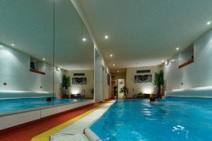 Swimming pool sa o malapit sa Akzent Hotel Goldner Stern