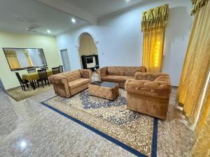 Et opholdsområde på ADA Homestay Senak