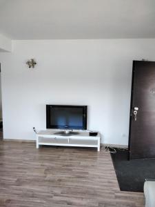 a living room with a tv on a white wall at Vacanta snagov-ciolpani in Piscu