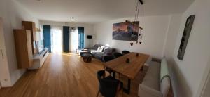 a living room with a couch and a table at Ferienwohnung Watzmannglück in Berchtesgaden