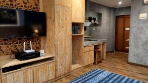 a kitchen with a television and a counter with a sink at Apartemen Senayan in Jakarta