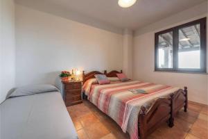a bedroom with two beds and a window at Casa Pompia 6 in Siniscola