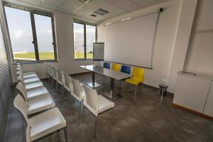 Campione Univela Rooms & Beds - Private Beach休息區