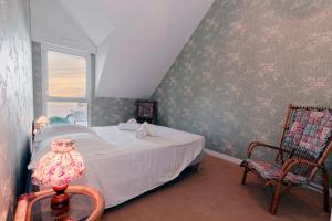 Ένα ή περισσότερα κρεβάτια σε δωμάτιο στο Le Panorama des Ébihens - Duplex vue mer