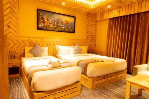 Rúm í herbergi á Trekkers Inn Boutique Hotel Pokhara