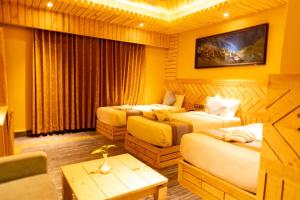 Uma cama ou camas num quarto em Trekkers Inn Boutique Hotel Pokhara