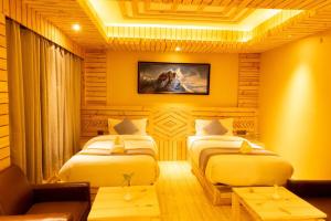 Uma cama ou camas num quarto em Trekkers Inn Boutique Hotel Pokhara