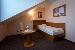 Postel nebo postele na pokoji v ubytování LD PALACE Spa & Kur + 37 fotografií