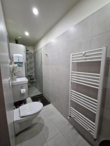 Koupelna v ubytování Rakoczi apartman 2