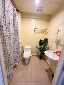 Ένα μπάνιο στο Avida Towers Riala It Park