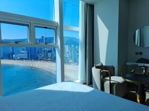 Bazén v ubytování Ocean The Point Hotel Busan nebo v jeho okolí