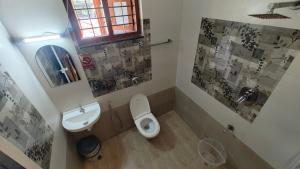 Sky's Surf Hostel的一间浴室