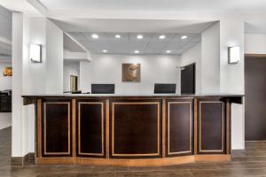 a lobby with a reception desk in a building at Comfort Inn & Suites Augusta West Near Fort Eisenhower in Augusta +39 photos