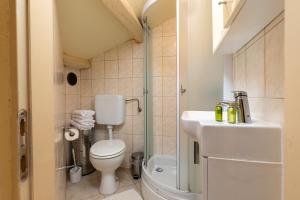 Koupelna v ubytování Duplex Apartment Camelia in charming Old town
