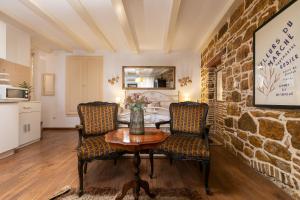 Kuchyň nebo kuchyňský kout v ubytování Duplex Apartment Camelia in charming Old town