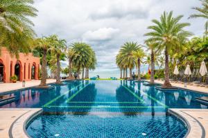 Bazén v ubytování Marrakesh Hua Hin Resort & Spa nebo v jeho okolí