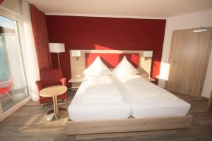 Postel nebo postele na pokoji v ubytování Hotel Sonne am Meer