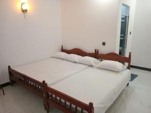 Una cama o camas en una habitación de Amila Guest