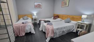 Łóżko lub łóżka w pokoju w obiekcie Casa de Huéspedes con encanto El Sueño del Quijote