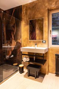 Bilik mandi di Fabiolous suites +16 gambar