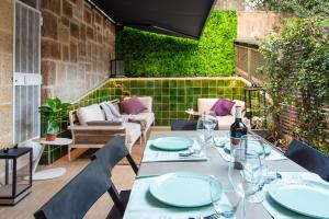 Ruang duduk di Fabiolous suites