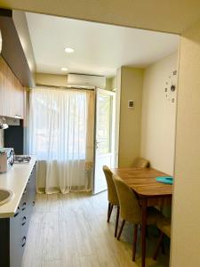 Kuchyň nebo kuchyňský kout v ubytování Two bedrooms apartment "Kitesa"