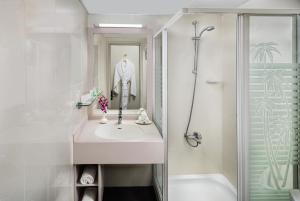 
Een badkamer bij Savoy Park Hotel Apartments
