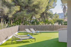 Vonkajšia záhrada v ubytovaní Villa PAM Beach house Playa de Muro - 200m to beach with Hot Tub