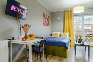 Ένα ή περισσότερα κρεβάτια σε δωμάτιο στο Lumina comfy apartment Lodz