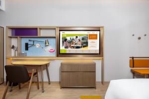 TV o dispositivi per l'intrattenimento presso Home2 Suite by Hilton Foshan Lishui