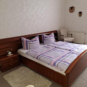 Postel nebo postele na pokoji v ubytování Ferienwohnung Hahn