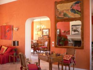 a living room with a table and chairs and a mirror at Villa Valflor chambres d'hôtes et appartements in Marseille