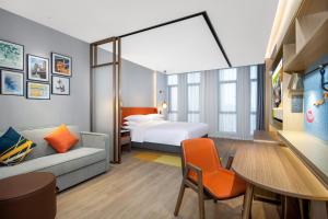 Letto o letti in una camera di Home2 Suite by Hilton Foshan Lishui