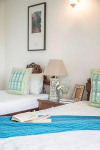 Posteľ alebo postele v izbe v ubytovaní Frangipani 4BR with Pool & Field View
