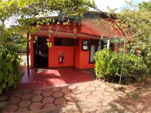 El edificio en el que está la casa de huéspedes