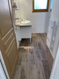 a bathroom with a sink and a mirror at T2 meublé 42m2 avec terasse in Le Monastère
