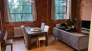 a living room with a table and a couch at Westgate Apartment Canterbury 2bed 2bath Parking in Hackington